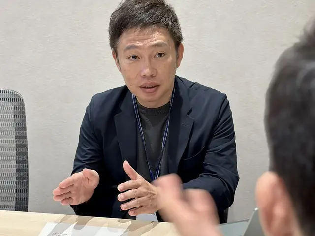 お客さまのお話を伺う代表の稲田